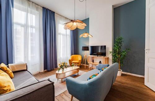 Lower Town Apartment | Exclusive 2BR with UNESCO Views
