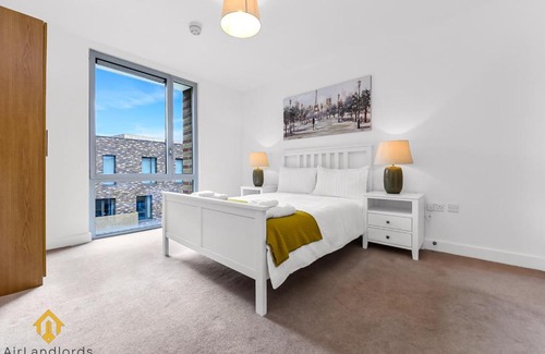 Bromley South Apartment | Exclusive 3 bed 3bath Penthouse near Canary Wharf