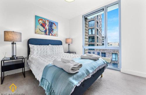 Bromley South Apartment | Exclusive 3 bed 3bath Penthouse near Canary Wharf