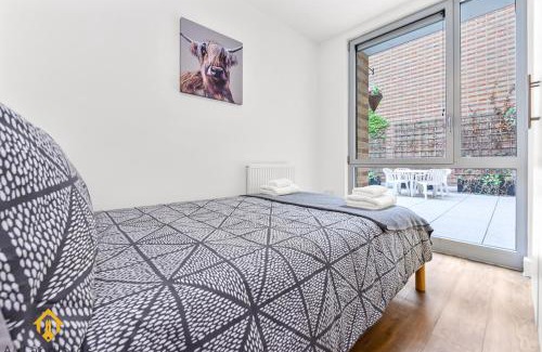 Bromley South Apartment | Exclusive 3 bed 3bath Penthouse near Canary Wharf