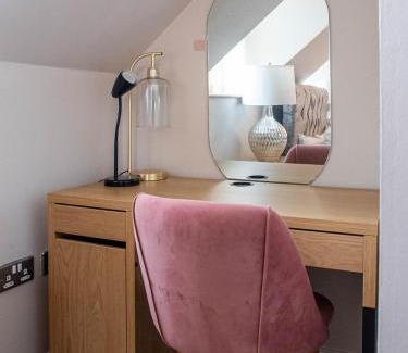 Woodseats Villa | Exclusive 3-Bedroom Villa in Sheffield