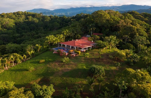 Quepos House | Exclusive 5 Bedroom Rainforest Retreat, Ocean/Mountain View’s/sleeps 12
