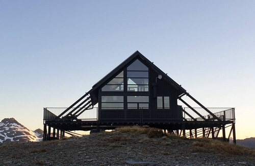 Wanaka Ski Chalet | Exclusive Alpine Chalet overlooking Mt Aspiring National Park
