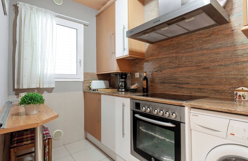 Salou City Centre Apartment | Exclusive Apartment for Families 'Les Ones' 50 Meters from the Beach with Shared Pool