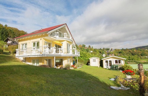 Scheid Apartment | Exclusive apartment with large balcony and lake view directly on to the Edersee