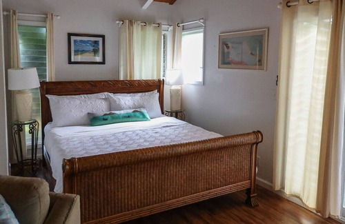 Kalama Tract Cottage | Exclusive Beach Cottage 2 blocks from the Beach, 5 min from Kailua town.