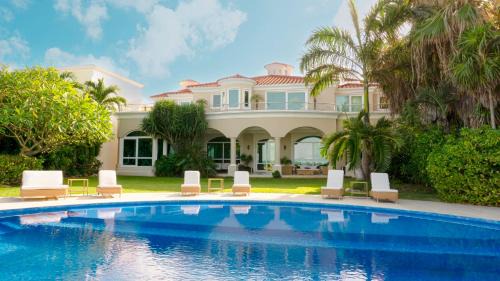 Zona Hotelera Villa | Exclusive Beachfront Luxury Villa, Private Gym, Personalized 5 Star-Service, Beach Direct Access