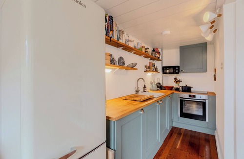 Camberwell Green Apartment | Exclusive Captivating 2LVL 1BR Loft, Walworth