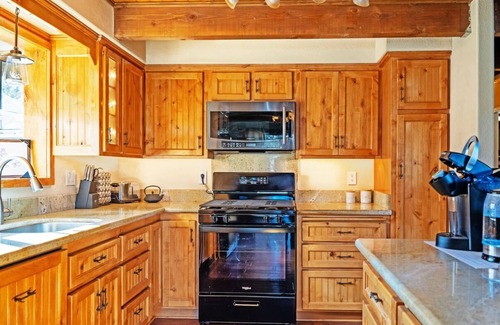 Wrightwood Ski Chalet | Exclusive Chalet w/hot tub & sauna - less then 60 miles from LA