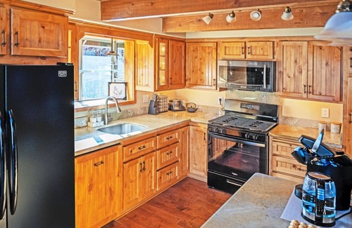 Wrightwood Ski Chalet | Exclusive Chalet w/hot tub & sauna - less then 60 miles from LA