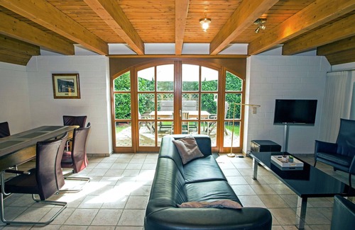 Uelsen House | Exclusive holiday home in Uelsen with conservatory