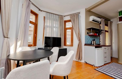 Taksim Villa | Exclusive House with 2 Apartments including 4 Bedrooms and 4 Bathrooms in Total