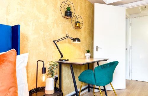 Bow Apartment | Exclusive Last-Minute Offer l Stylish 2-Bed Apartment for 6 Guests l Great Rates l Hofin Stays Short Lets & Serviced Accommodation