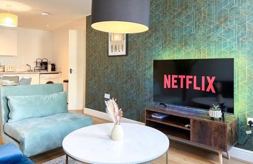 Bow Apartment | Exclusive Last-Minute Offer l Stylish 2-Bed Apartment for 6 Guests l Great Rates l Hofin Stays Short Lets & Serviced Accommodation