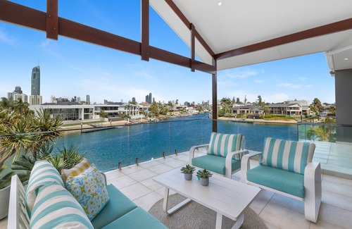 Surfers Paradise House | Exclusive Luxury Waterfront Home with Pool - Gold Coast