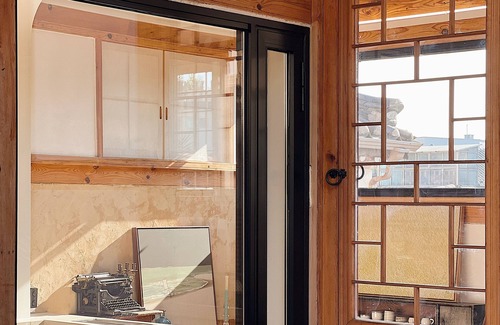 Jongno House | Exclusive Modern Hanok with Foot Spa & Grand View @Bukchon