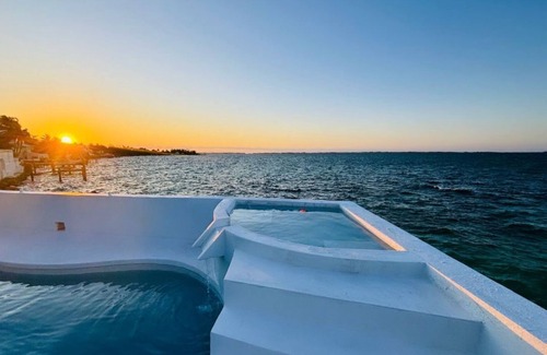 Eastern Road House | Exclusive Ocean Villa in Nassau