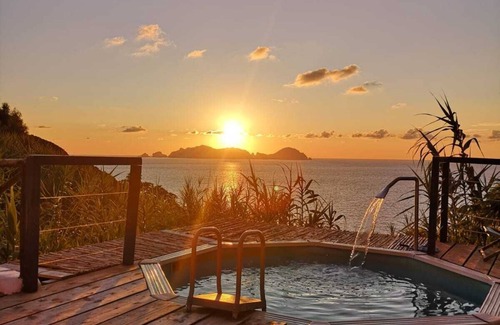 Le Forna Villa | EXCLUSIVE Pool and Garden Villa Sunset Seaview