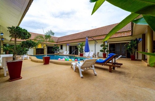 Bang Sare Villa | Exclusive Private Fully Enclosed 7 Bedroom Resort with Beautiful Pool