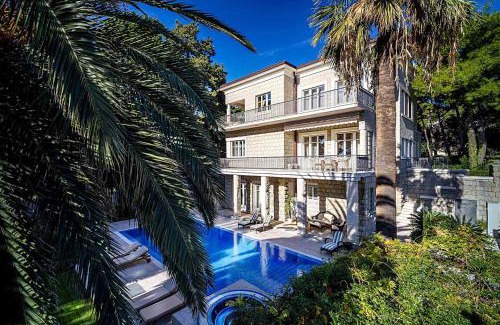Split Villa | Exclusive Seafront Villa 5 Bedrooms Villa Mestro Outdoor Pool & Magical Sea Views Split