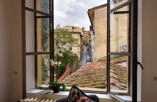 Oltrarno Apartment | EXCLUSIVE SUITE with Amazing Terrace in the heart of Florence Ponte Vecchio