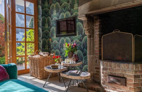 Historical Center Bruges Bed & Breakfast | Exclusive Suites The Secret Garden