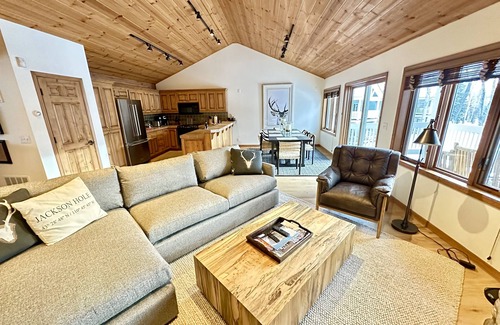 Teton Pines House | Exclusive Teton Pines Home off Teton Village Rd. 5 min from Teton Village Skiing