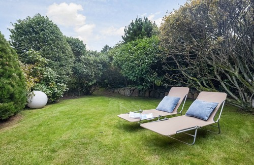 Kampen House | Exclusive thatched house for 6 people with sauna, fireplace, garden, parking space.