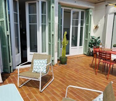 Thiers Apartment | Exclusive Top Floor - Love Suite