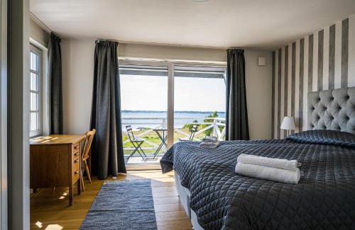 Drottningskar Villa | Exclusive tranquil villa by the sea, boat available
