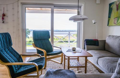 Drottningskar Villa | Exclusive tranquil villa by the sea, boat available