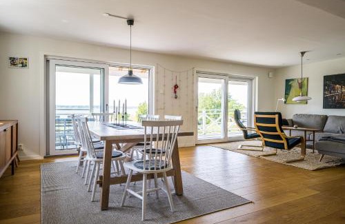 Drottningskar Villa | Exclusive tranquil villa by the sea, boat available