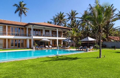 Dickwella Villa | exclusive use of luxury fully staffed beach front 4 bed villa with private pool