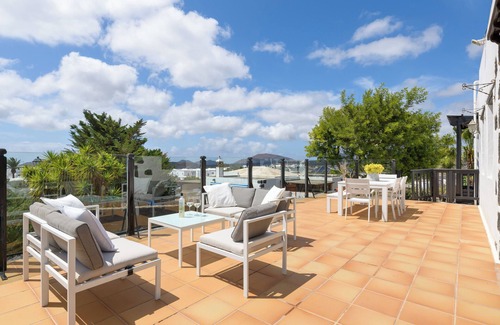 Yaiza Villa | Exclusive Villa in Yaiza-6 King Bdr-Game Room-Heated Pool-Beaches-Wineries