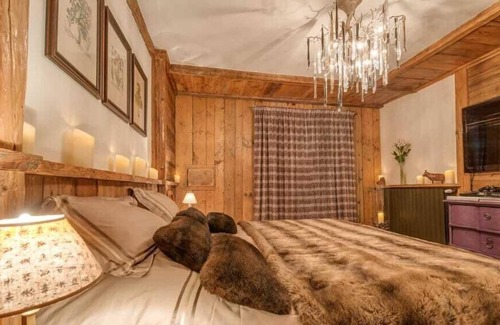 Val-d'Isere Ski Chalet | Exclusive Warmth Chalet with Extravagant Interiors
