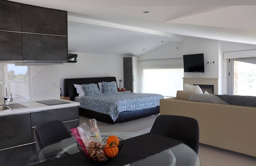 Pylos-Nestoras Apartment | Exclusively equipped vacation apartment with wide sea view, Wifi, Messenia, Pelo