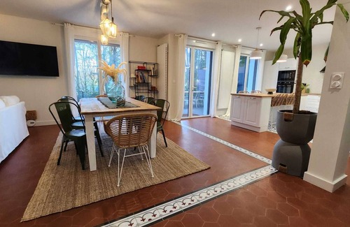 Saint-Jean-la-Poterie Villa | Exclusivité : Villa Avec Salle de Sport, Sauna, Jacuzzi & Parc Arboré