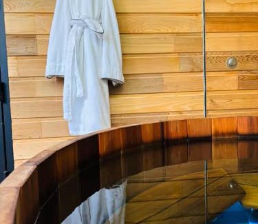 Montcresson Cabin | EXCLUSIVITE Lodge luxe avec bain nordique au bord du canal à 1h30 de Paris
