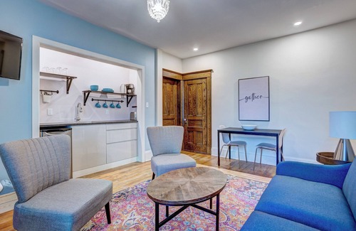 Lunenburg Apartment | Executive 1-Bedroom King Bed Suite in Lunenburg (Suite 5)