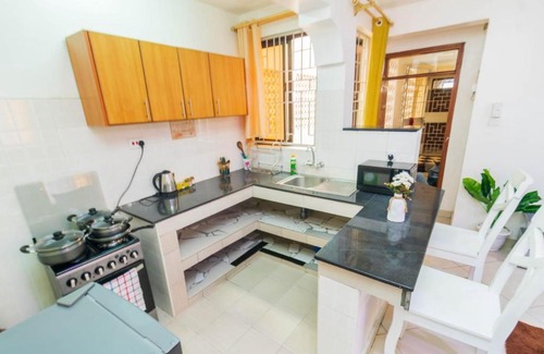 Mombasa Apartment | Executive 1 bedroom Queensize bed/hot shower/fast Wi-fi