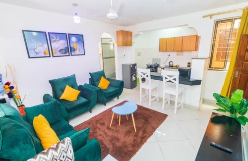 Mombasa Apartment | Executive 1 bedroom Queensize bed/hot shower/fast Wi-fi