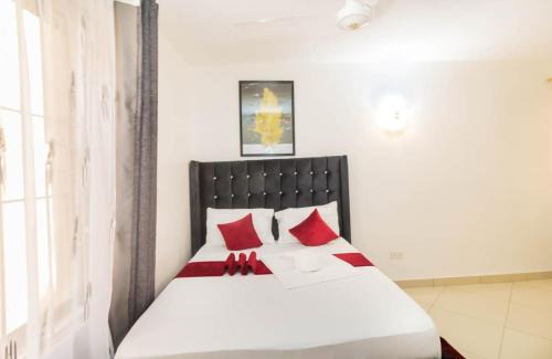 Mombasa Apartment | Executive 1 bedroom Queensize bed/hot shower/fast Wi-fi