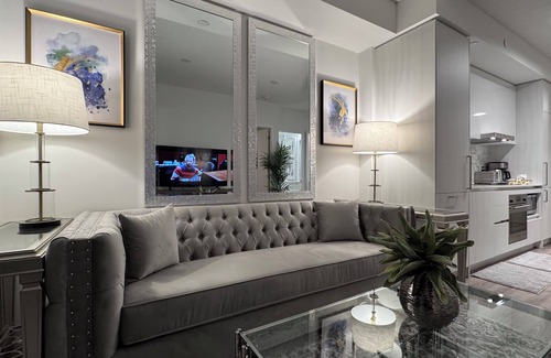 Vaughan Condo | Executive 1 Bedroom Vaughan Metropolitan Condo