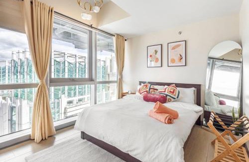 Bagumbayan House | Executive 1 Bedroom with Pool Sauna Gym and More