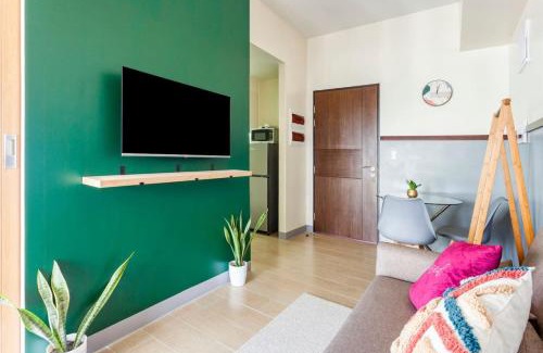 Bagumbayan House | Executive 1 Bedroom with Pool Sauna Gym and More
