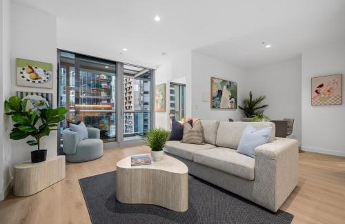 Melbourne Central Business District Apartment | Executive 1BR and Study Ritz-Carlton Heated Pool Sauna Steam Gym