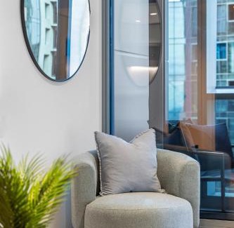 Melbourne Central Business District Apartment | Executive 1BR and Study Ritz-Carlton Heated Pool Sauna Steam Gym