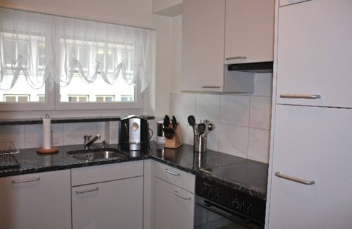 Seefeld Apartment | Executive 2 BD flat / city center (Hösch 1)