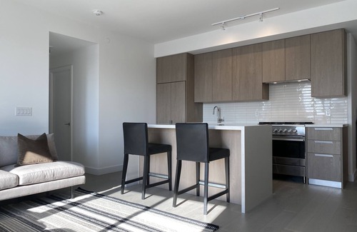 Etobicoke Condo | Executive 2 bed 2 bath condo in the Kingsway