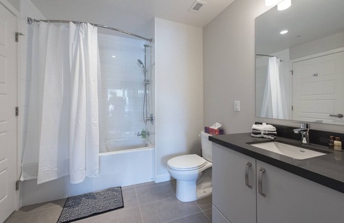 Lower Lonsdale Apartment | Executive 2 Bedroom/ 2 Bathroom Lower Londale North Vancouver